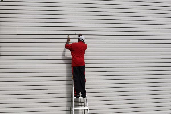 Loose Siding Repair in Huntsville