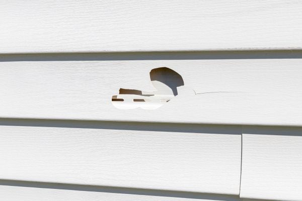 Cost of White Vinyl Siding Repair in Huntsville